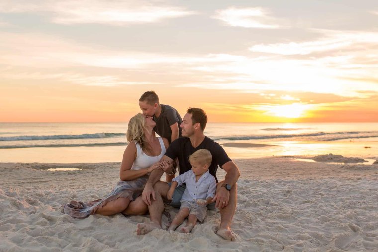 Семейная фотосессия на закате море
