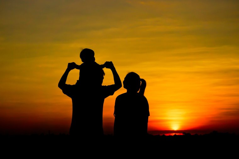 Семья со спины