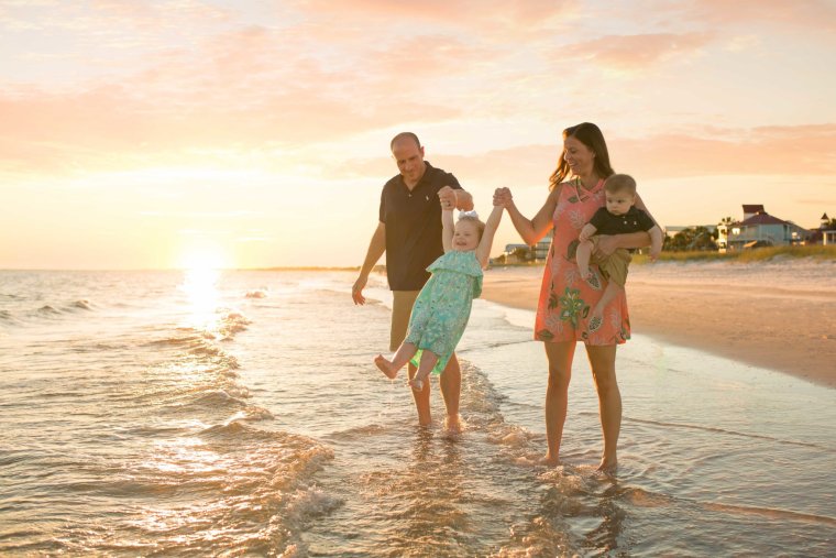 Фотосессии на фоне моря семейные