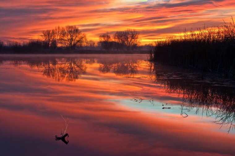 Рассвет на озере