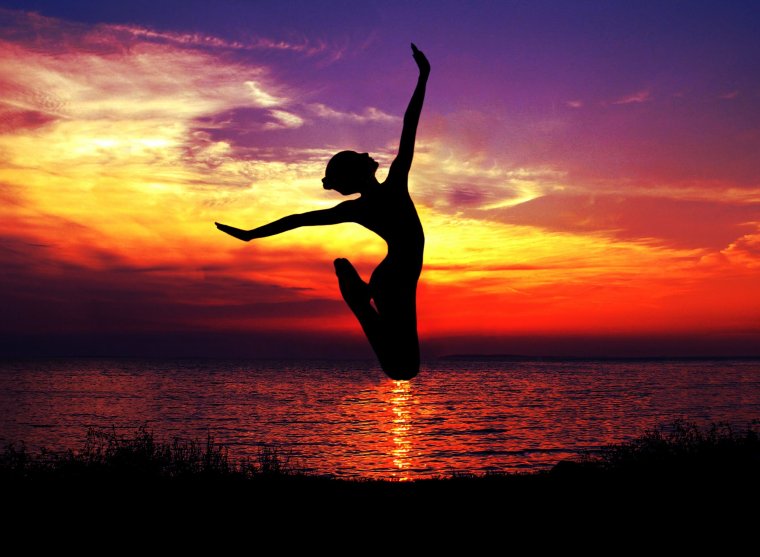 Гимнастка на закате