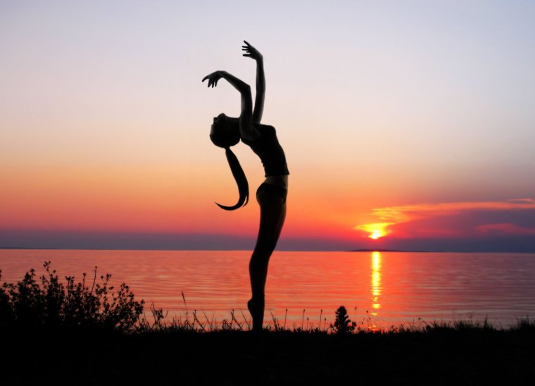 Гимнастка на закате