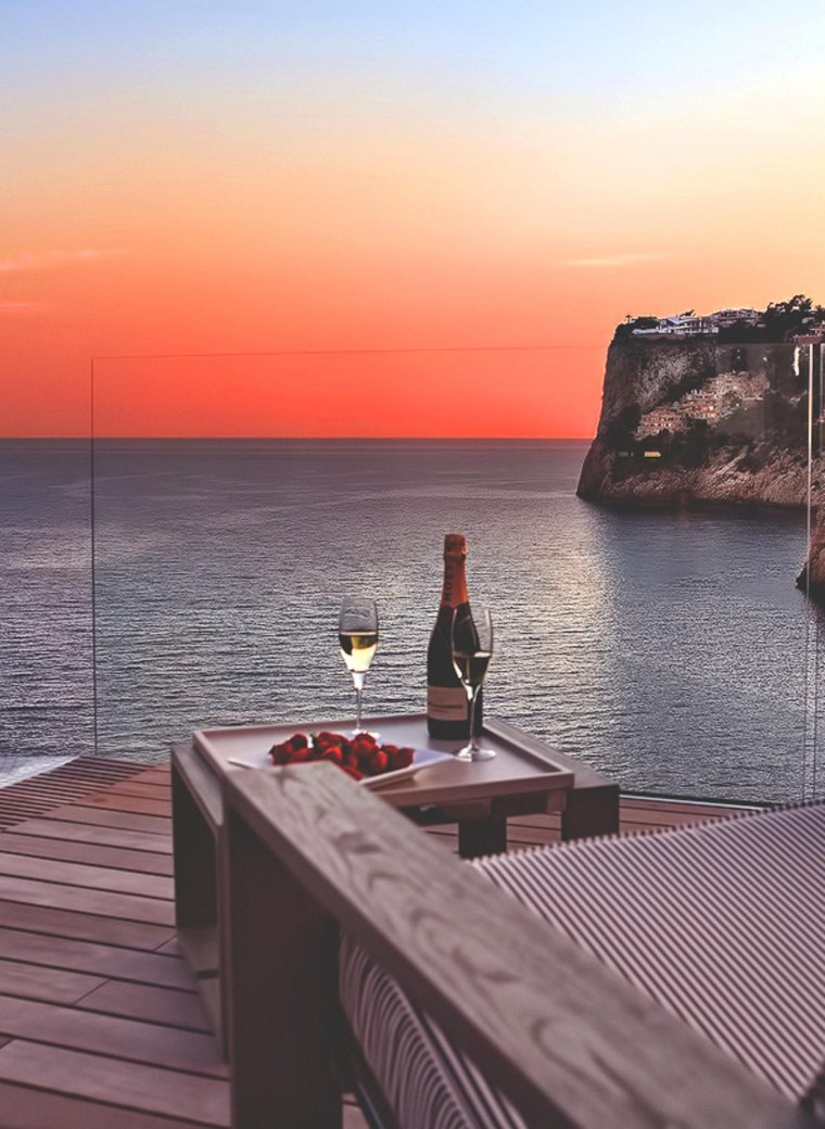 Вино с видом на море