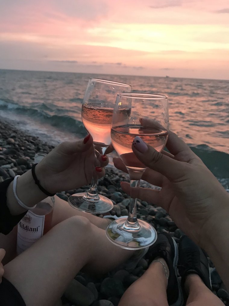 Вино на берегу моря