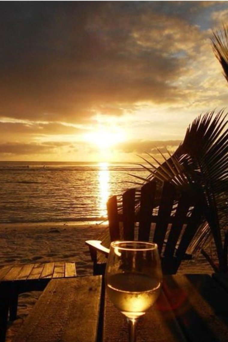 Бокал море закат