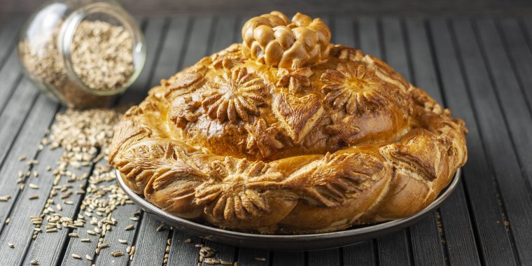 Свадебный каравай с колосьями