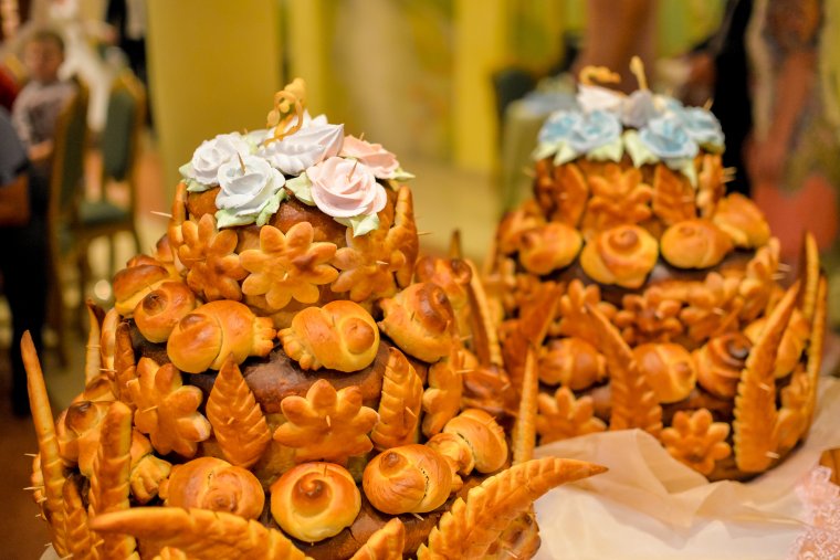 Круглый хлеб на рушнике