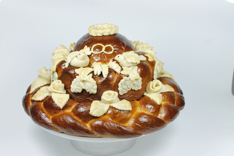 Украшение свадебного каравая