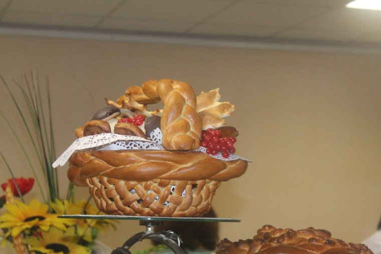 Каравай с обручальными кольцами