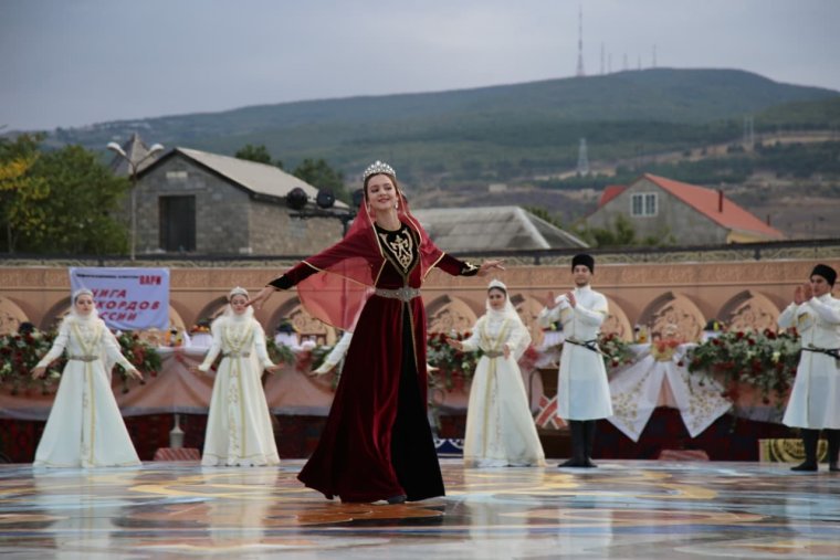 Горец и Горянка в горах