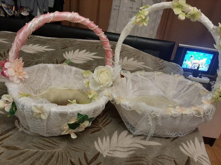 Свадебная корзина с игрушками
