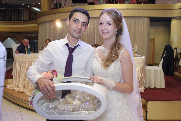 Картинки много людей на армянской свадьбе