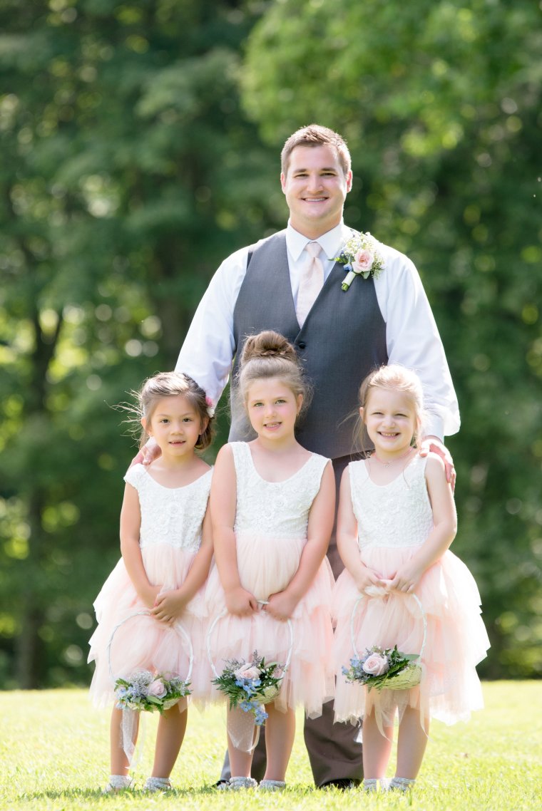 Фотосессия большой семьи в платьях