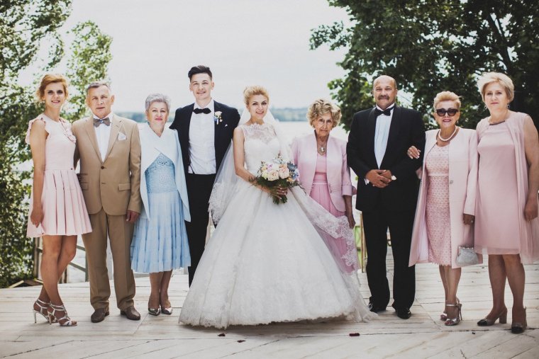 Жених и невеста с родителями
