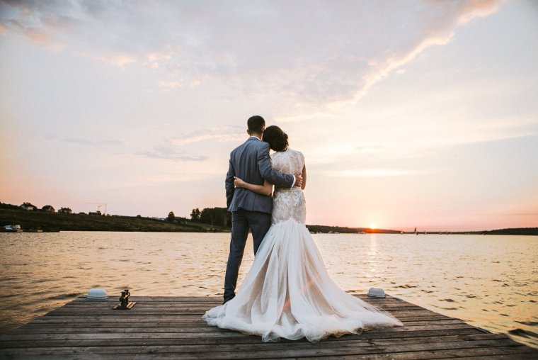 Жених и невеста издалека