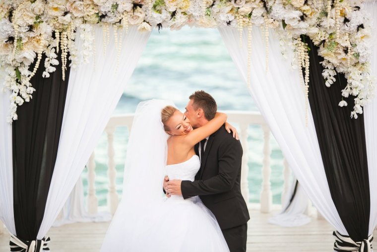 Свадьба в чёрно белом стиле