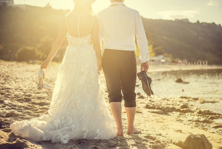 Свадьба пара спиной