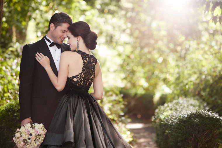 Невеста в черном платье