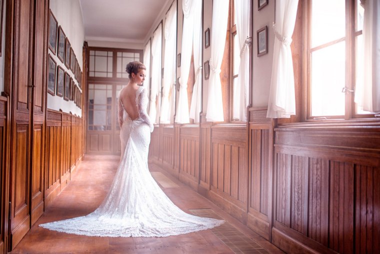 Невесты в свадебных платьях