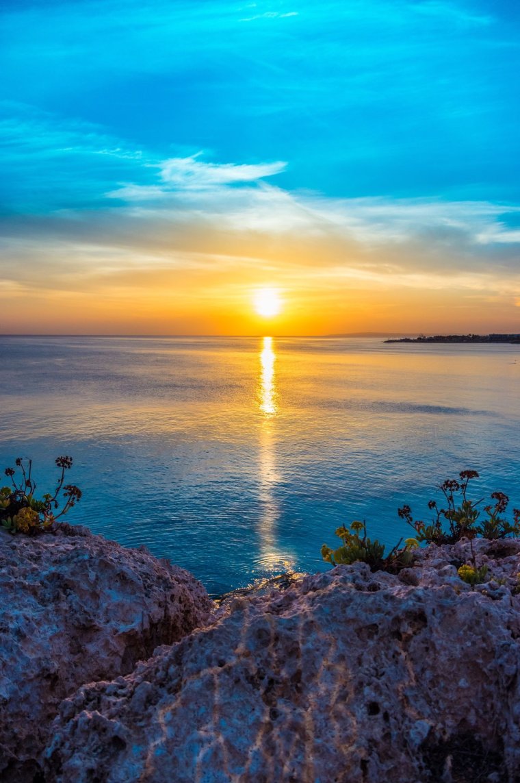 Красивый рассвет на море