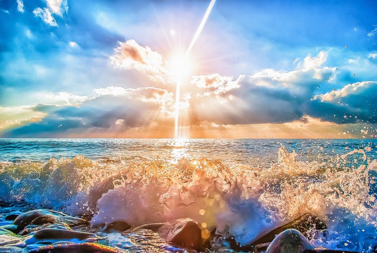 Солнечное утро на море