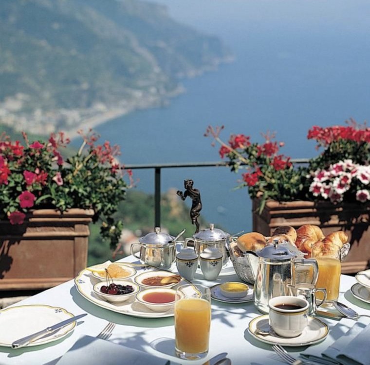 Завтрак на террасе