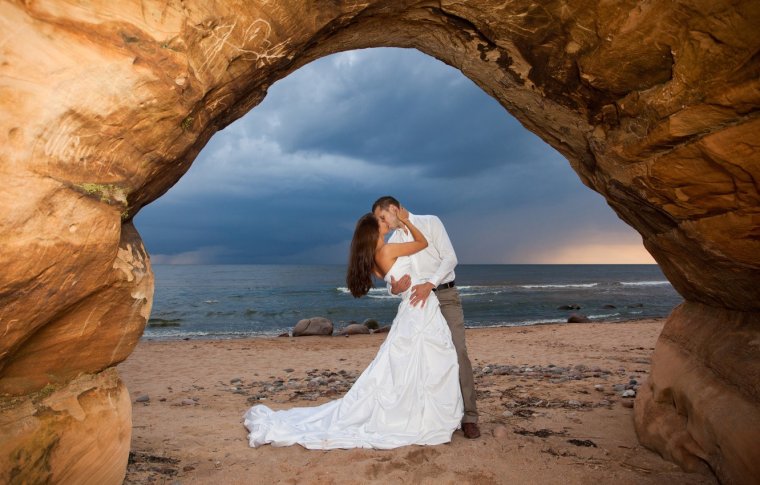 Влюбленные Свадебные пары на море