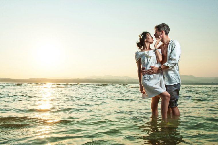 Влюбленные на берегу