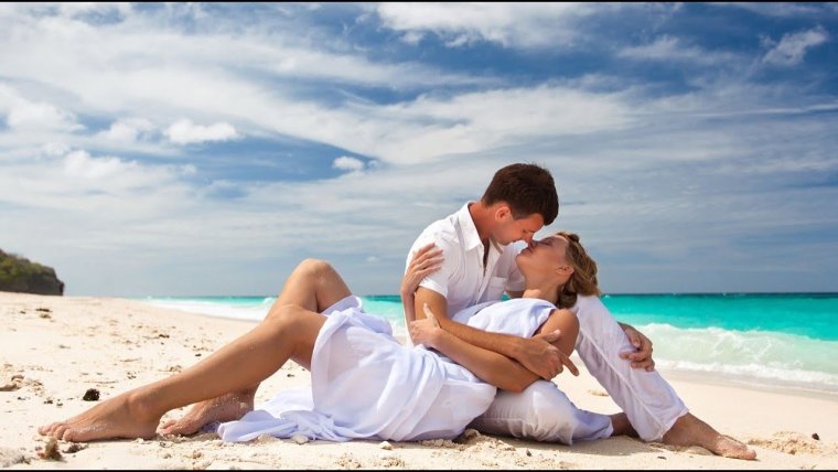 Влюбленные на море