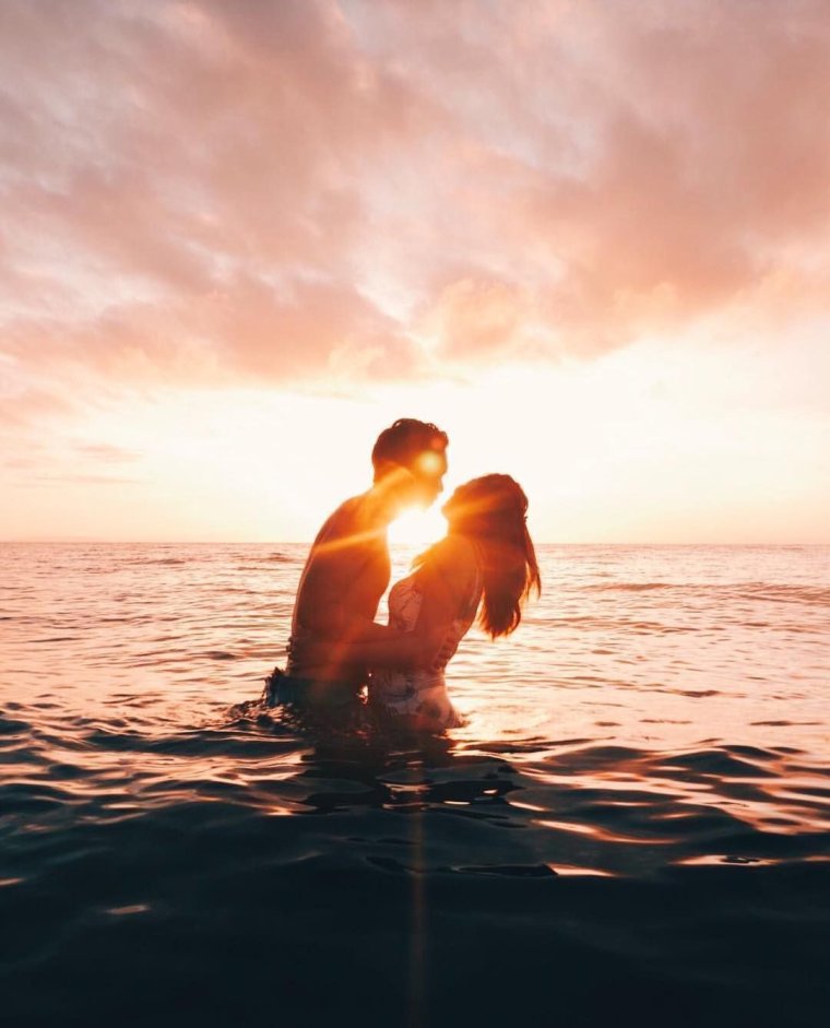 Влюбленные на закате