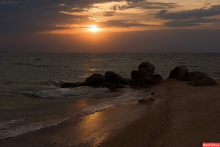 Каспийское море скалы