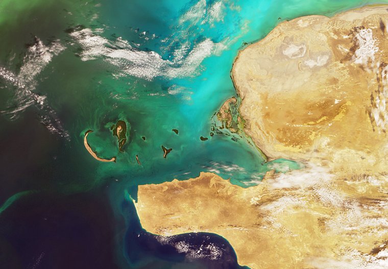 Космический снимок Дельта реки Волга