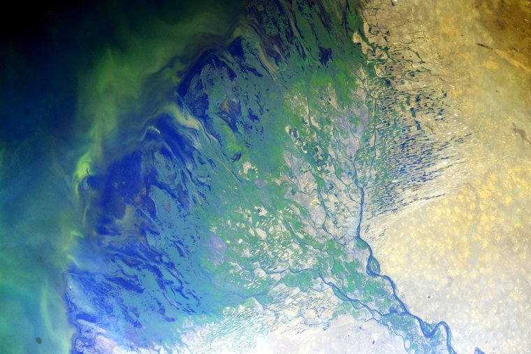 Кара-Богаз-гол снимок из космоса