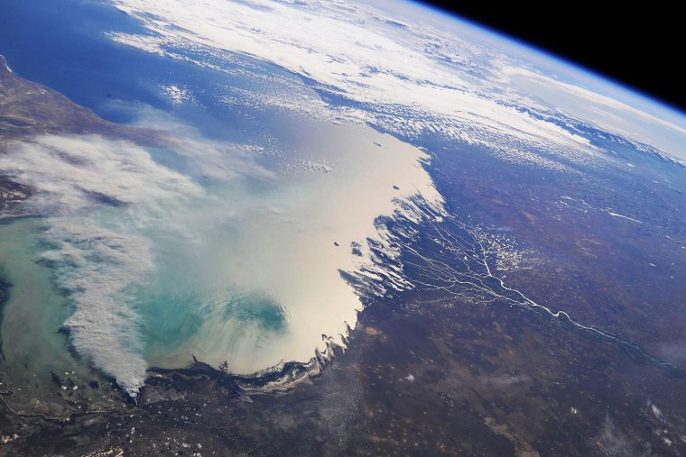 Дельта Волги космический снимок