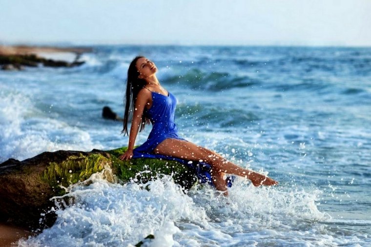 Девушка и океан