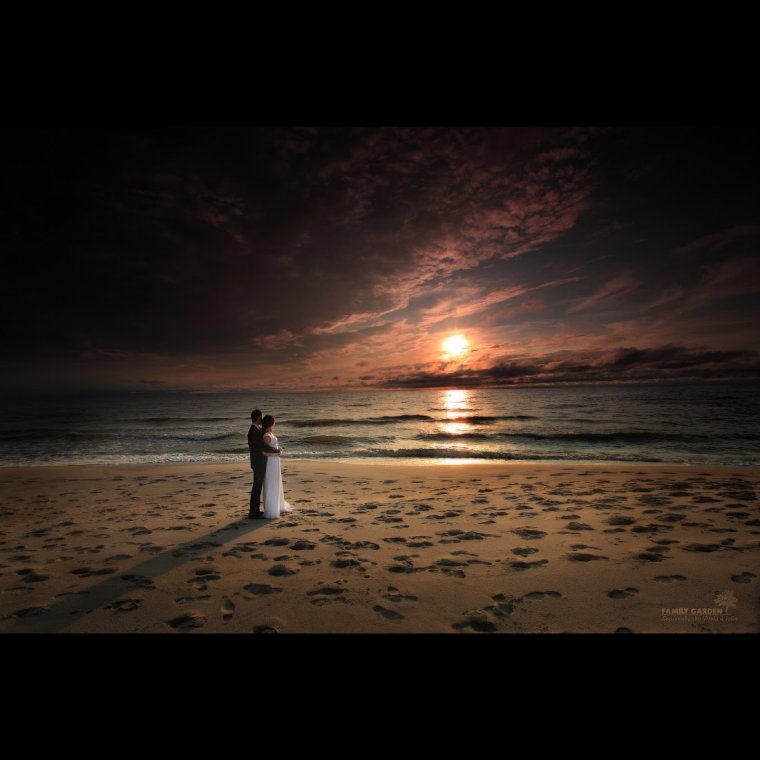 Мужчина и женщина на берегу