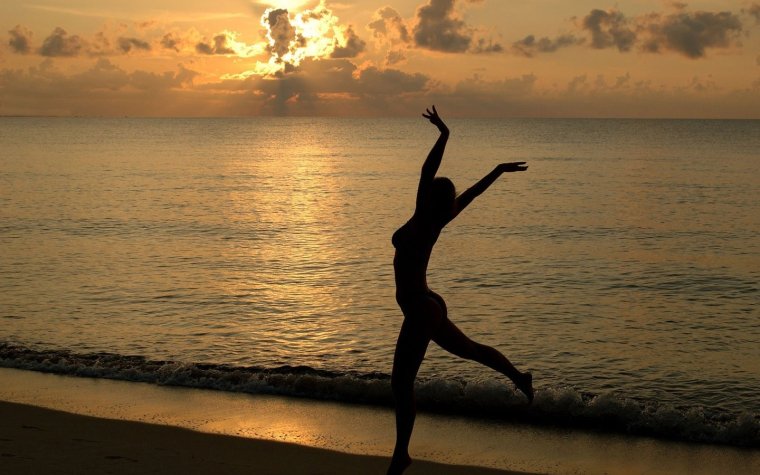 Силуэт на фоне моря