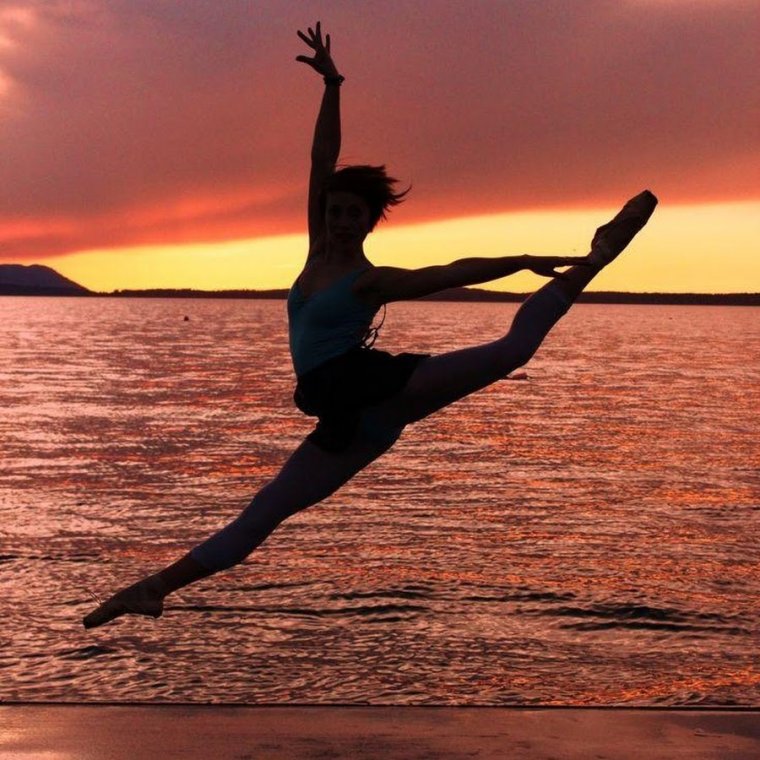 Гимнастика в бикини девочки