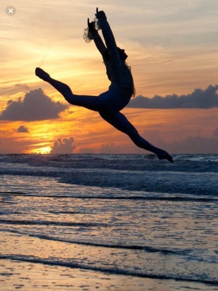 Шпагат на закате