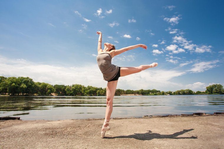 Гимнастка на закате