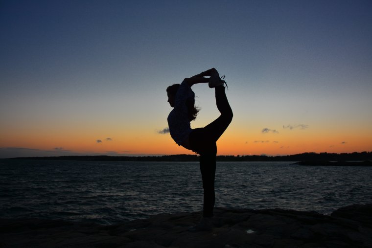 Вечерний стретчинг на закате