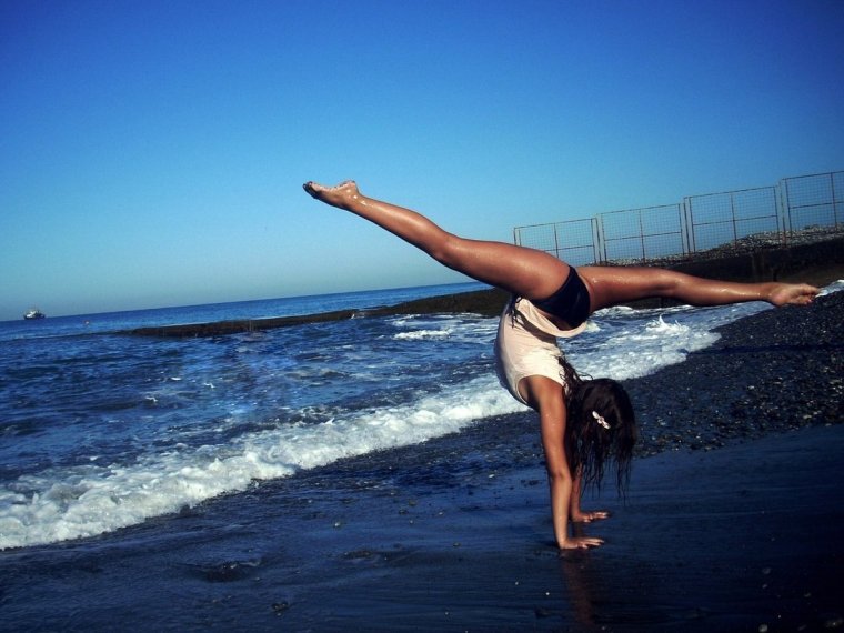 Шпагат на море