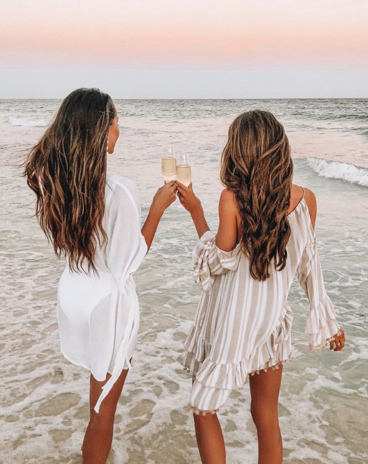 Подруги на море