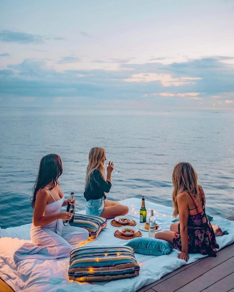 Подруги на пляже