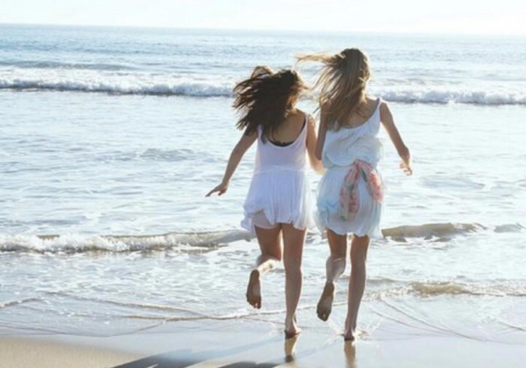 Две подруги