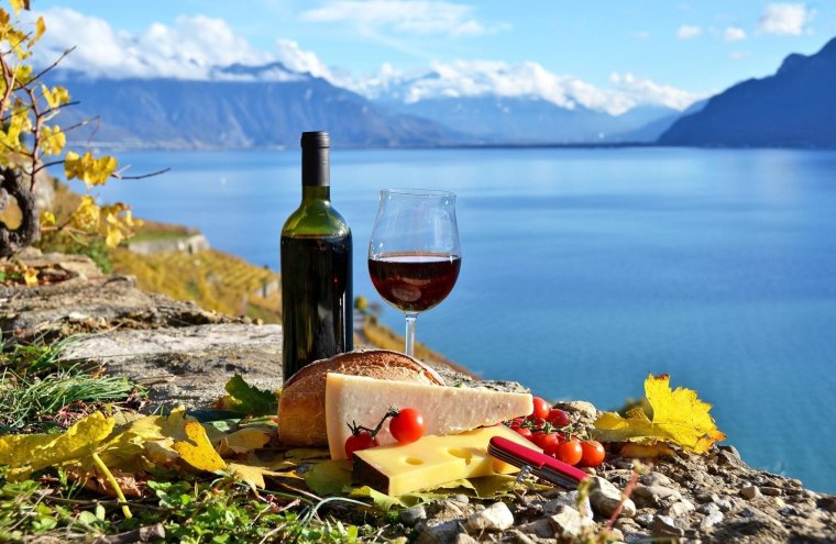 Вино на берегу моря