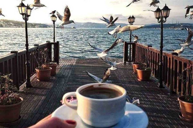 Доброе утро море и кофе с надписью