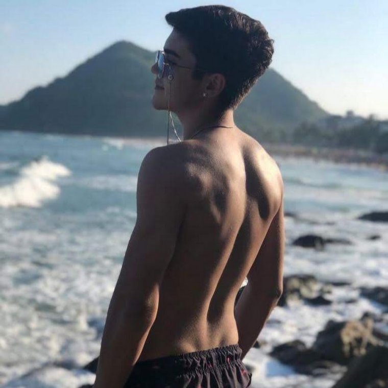 Море пляж парни