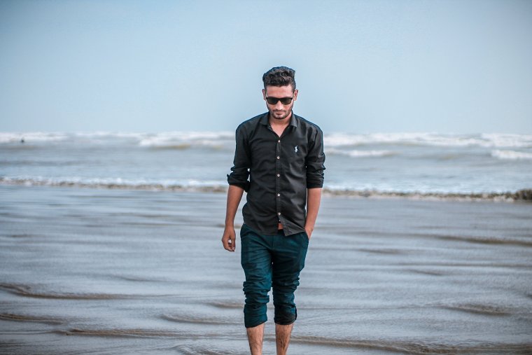 Мужчина на море