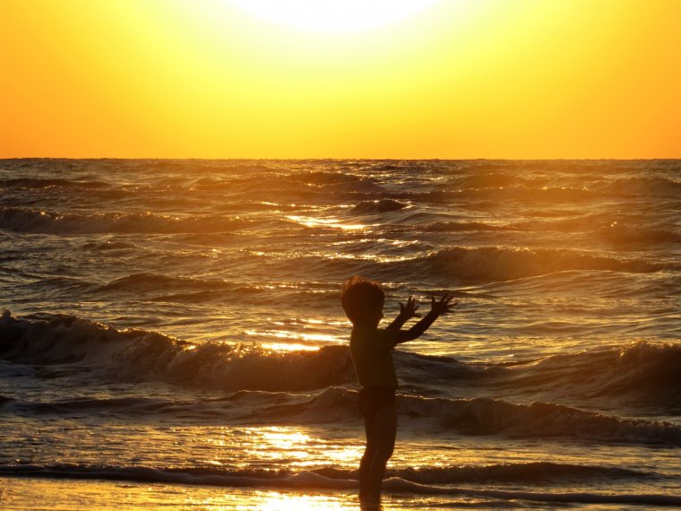 Закат возле моря